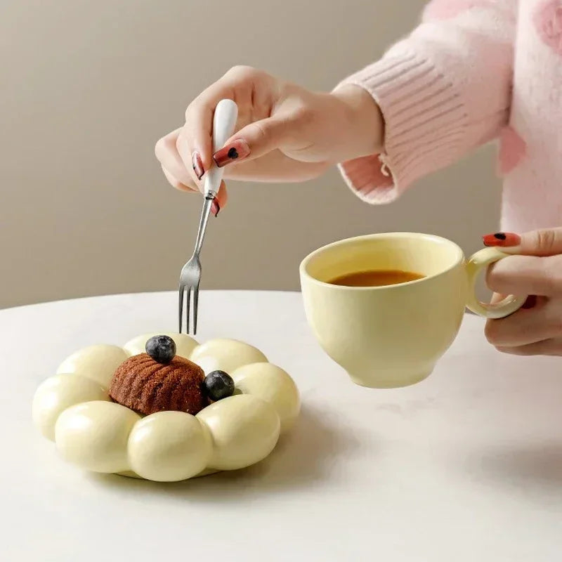 Decorative coffee cup set