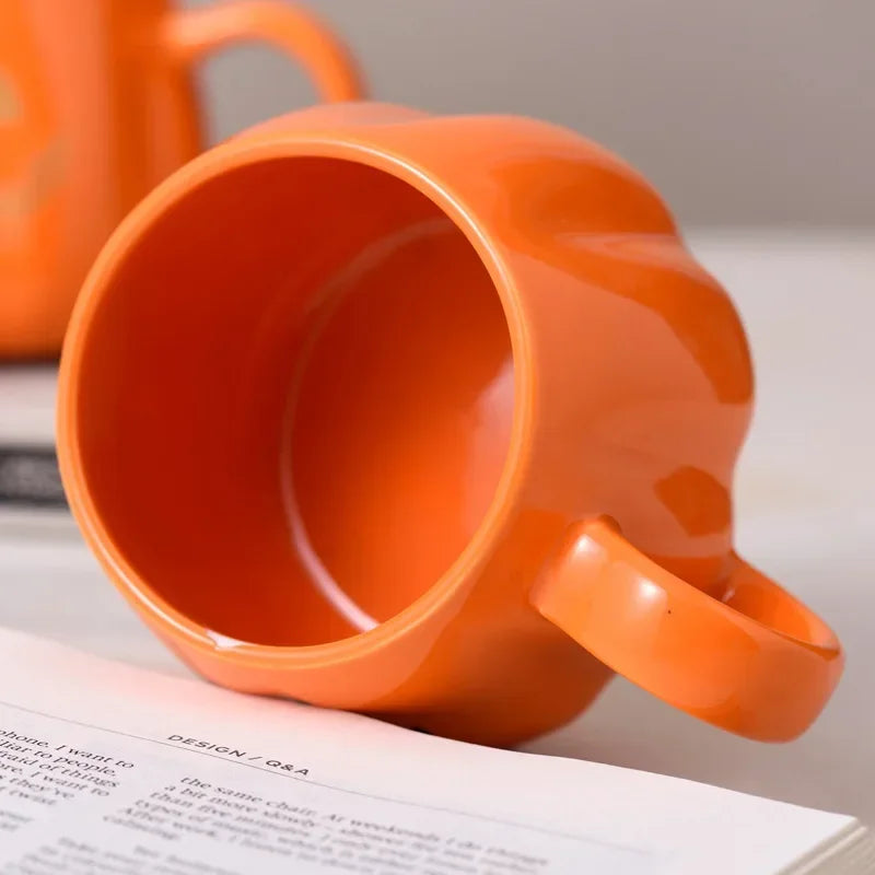 Ceramic coffee cup with Halloween pattern